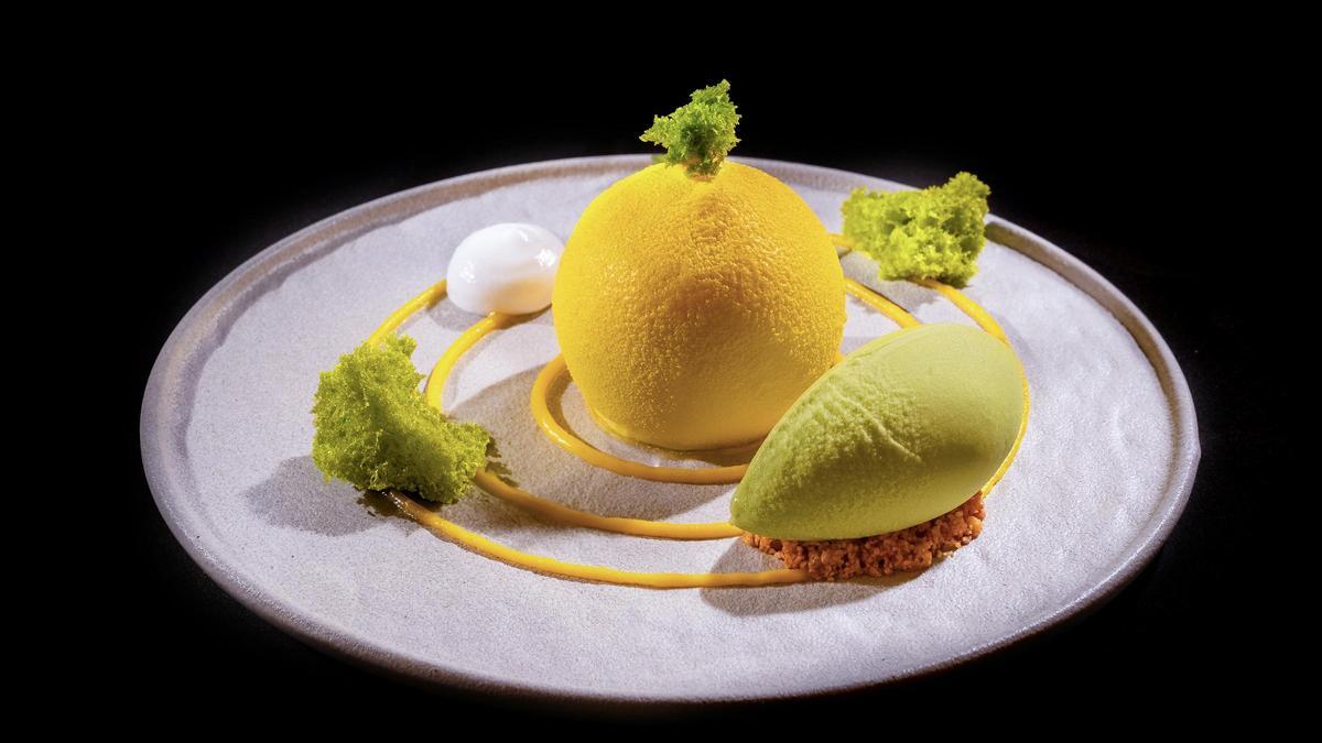 Zitronenkuchen, Pistazien und grünes Shiso-Eis.