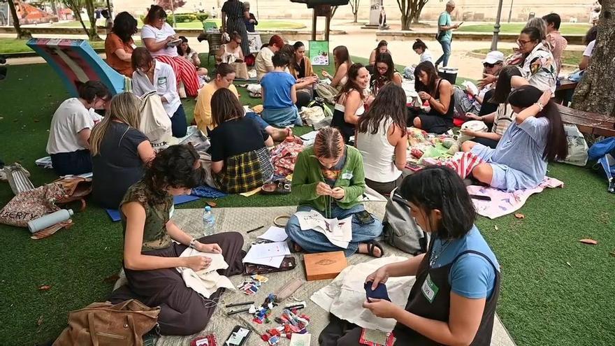 Tarde de puntadas y pícnic en la Alameda
