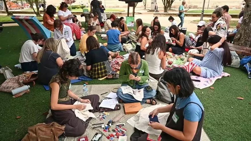 Tarde de puntadas y pícnic en la Alameda