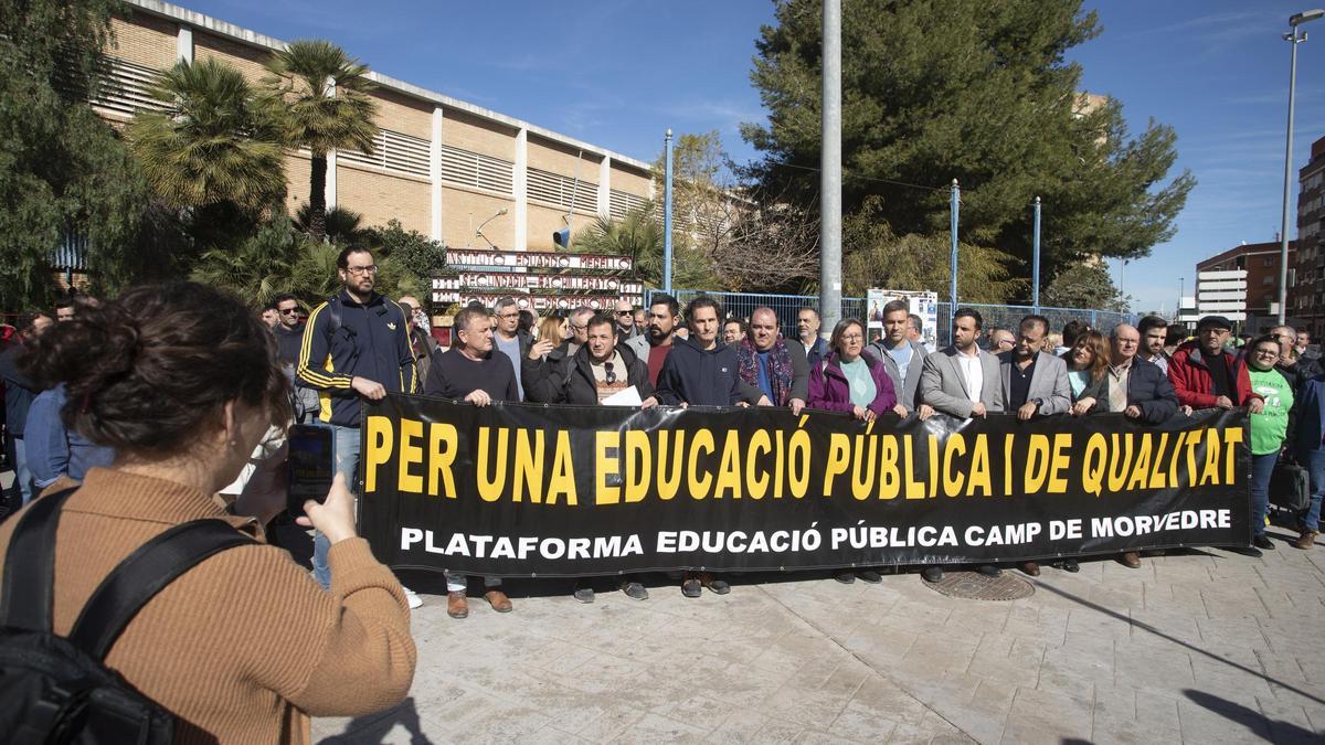 Protesta en el centro de FP Eduardo Merello del Port de Sagunt para demandar su ampliación