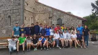 Más de medio centenar de jóvenes voluntarios de Madrid ayudan a recupera el patrimonio de Cabrales