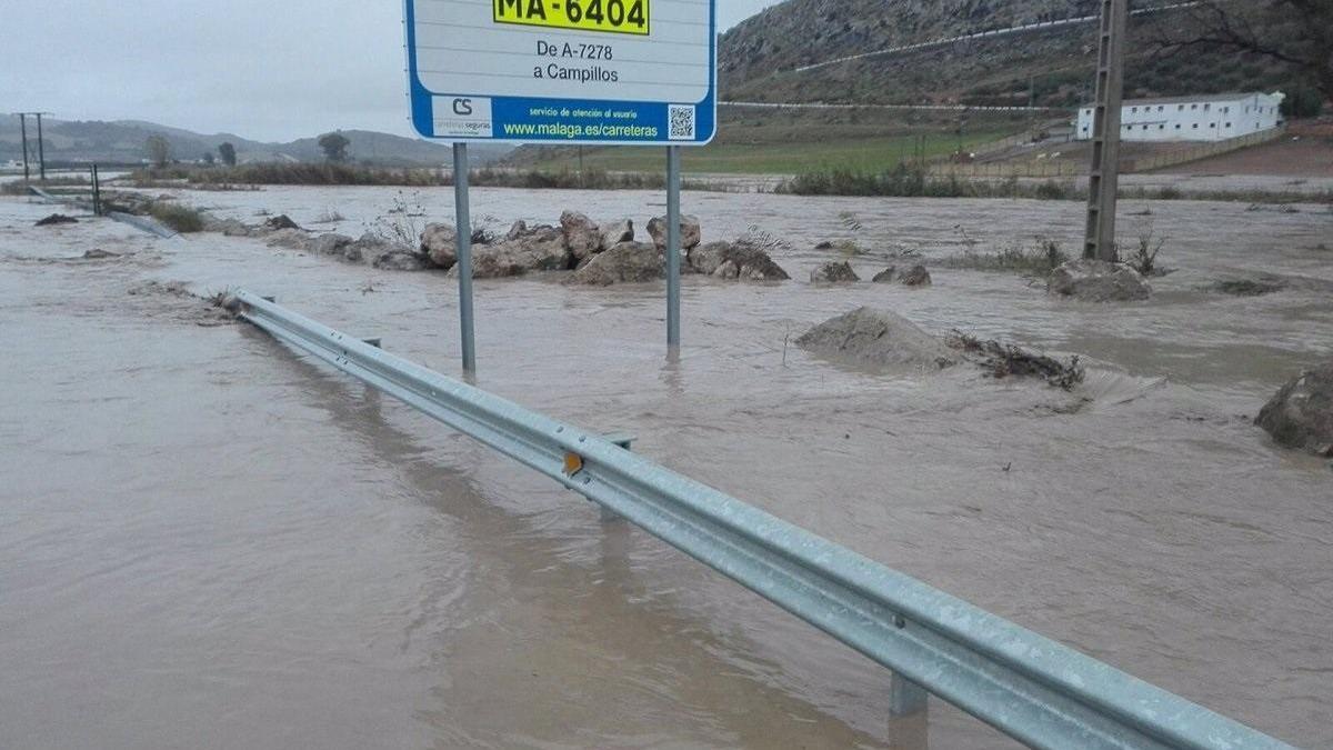 Carretera cortada MA-6404 de Campillos a Teba.