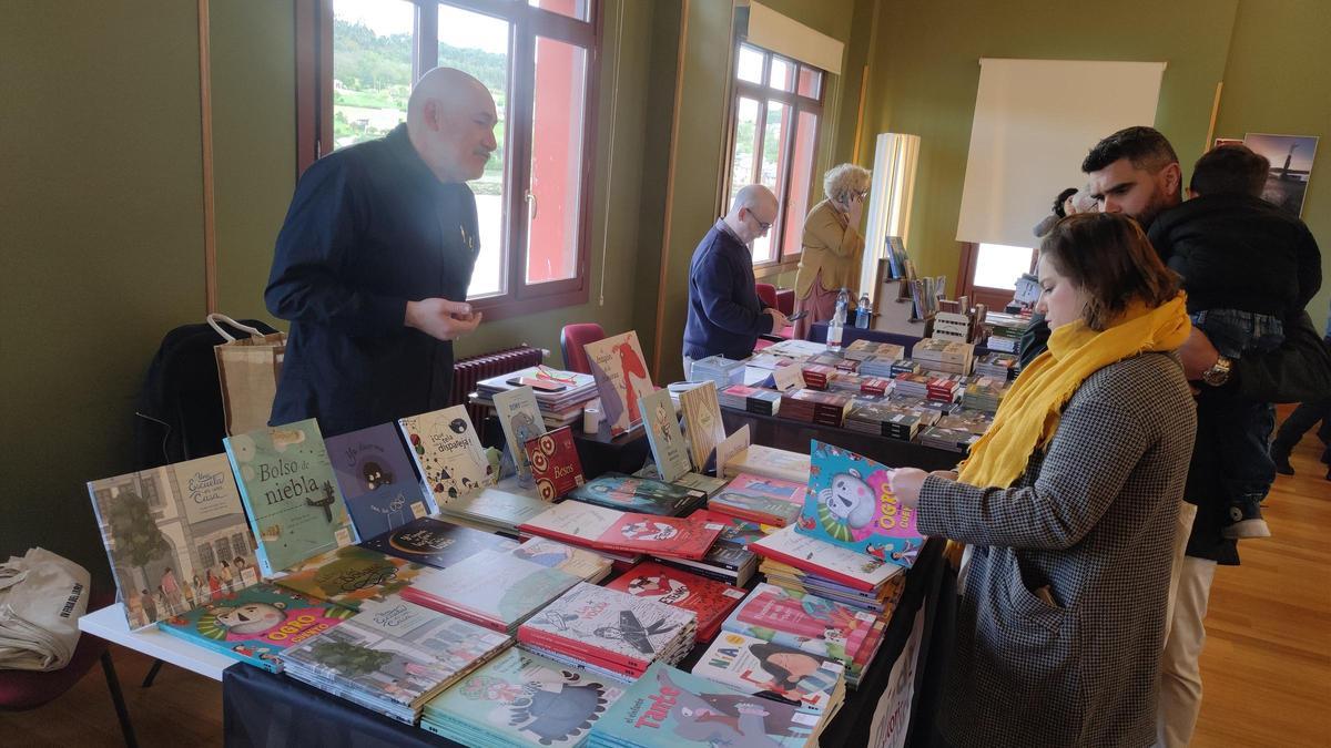 La Feria del Libro de Navia en el Casino de la localidad el pasado año.
