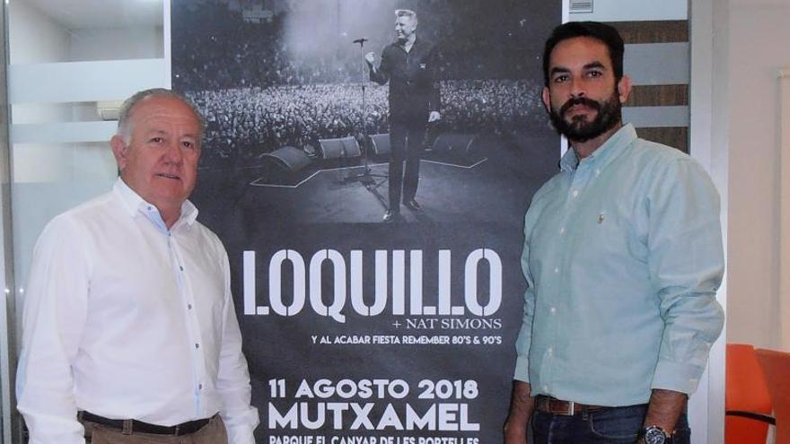 El alcalde y el concejal de fiestas, Sebastián Cañadas y Rafael Pastor, presentan el cartel del concierto