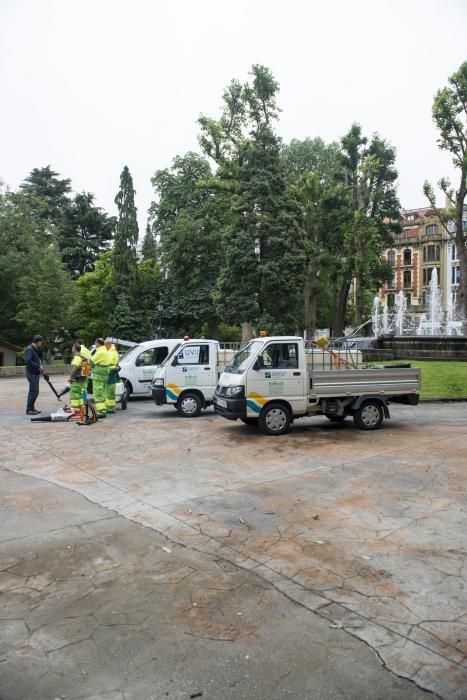 La concejala Ana Rivas presenta la nueva maquinaria de jardinería