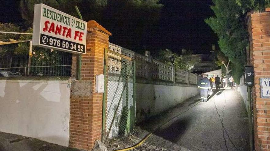 Ocho ancianos mueren en el incendio de una residencia privada en Zaragoza