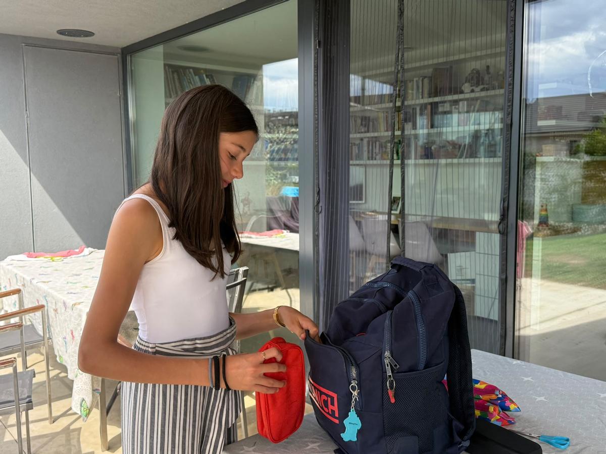 Camino Rubial, preparando su mochila para el nuevo curso escolar.