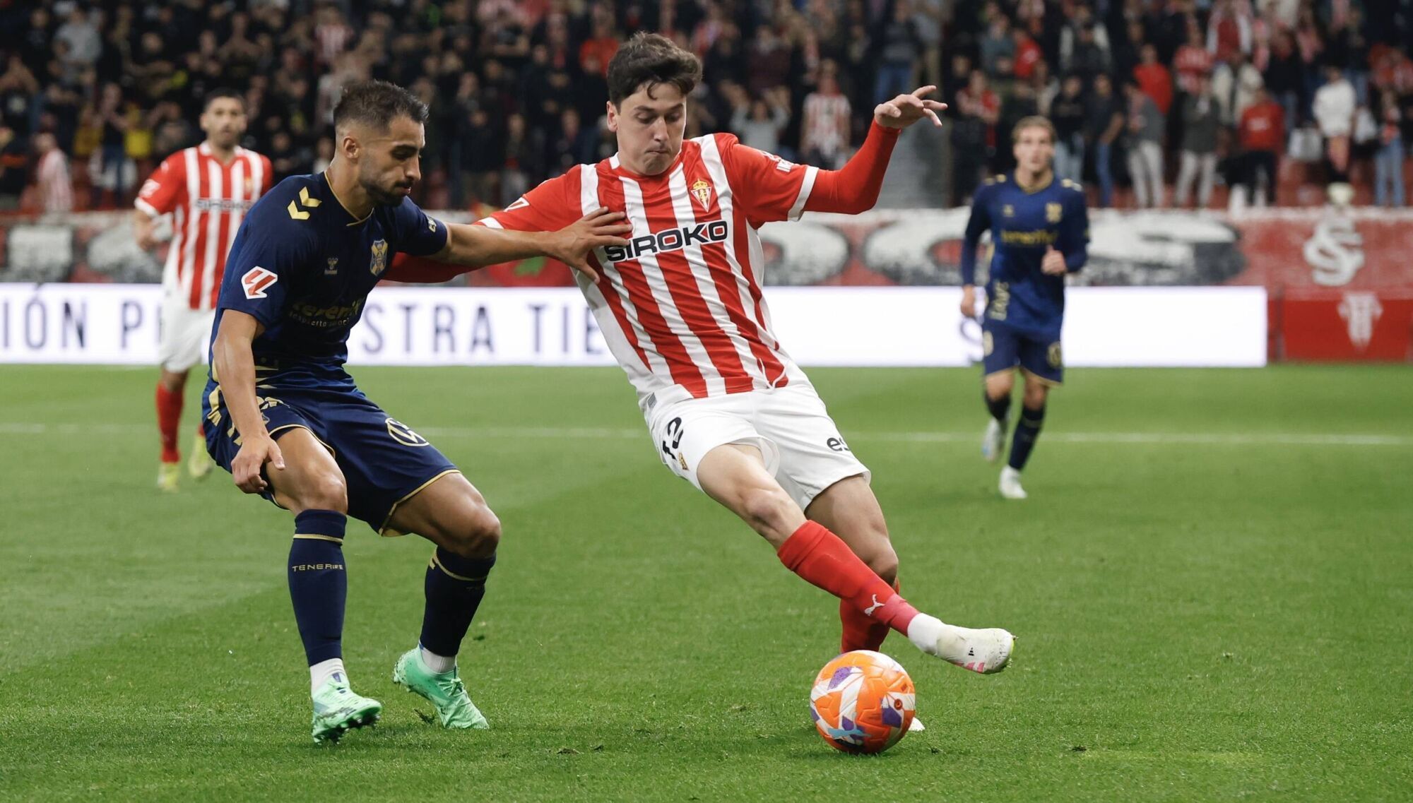 EN IMÁGENES: El Sporting - Tenerife disputado en El Molinón