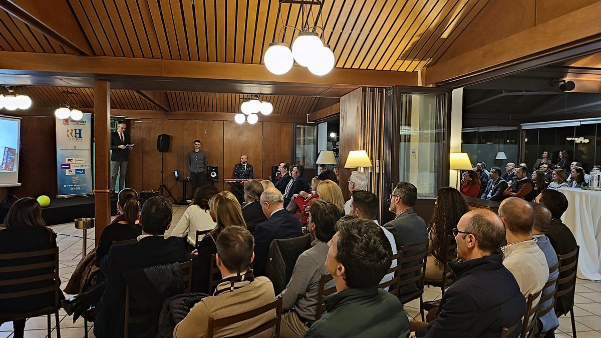 Más de un centenar de asistentes se han reunido en Elche en el hotel Port Milenio.