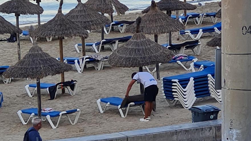 Neues Geschäftsmodell: illegale Liegenreservierung an der Playa de Palma