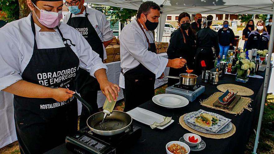 Un momento de la elaboración de callos en ravioli de calabacín.  | // I. ABELLA