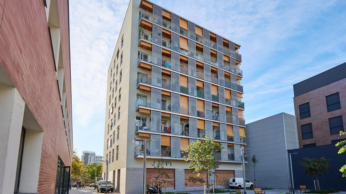 La promoción de Pallars 489, en el distrito de Sant Martí, construida por el Instituto Municipal de la Vivienda y Rehabilitación de Barcelona (IMHAB).