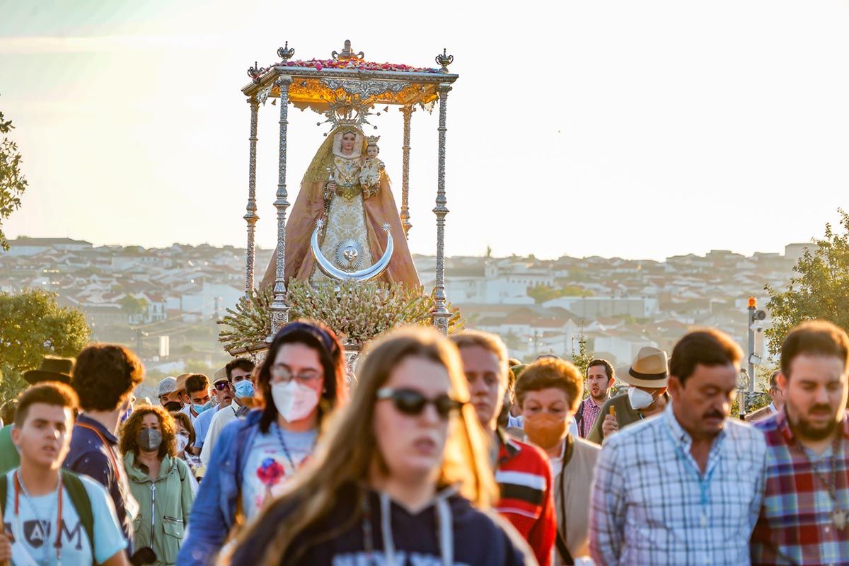 Villanueva de Córdoba acompaña a la Virgen de Luna a La Jara