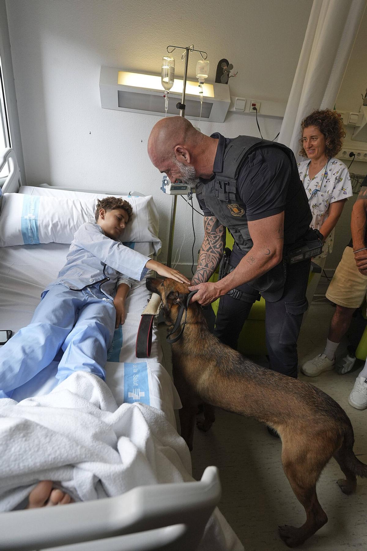 Les imatges dels Mossos d’Esquadra al Trueta per donar suport a la recerca pediàtrica