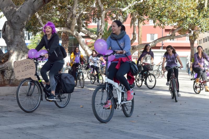 08-03-2019 LAS PALMAS DE GRAN CANARIA. Bicipiquete feminista, en San Telmo. Fotógrafo: ANDRES CRUZ  | 08/03/2019 | Fotógrafo: Andrés Cruz