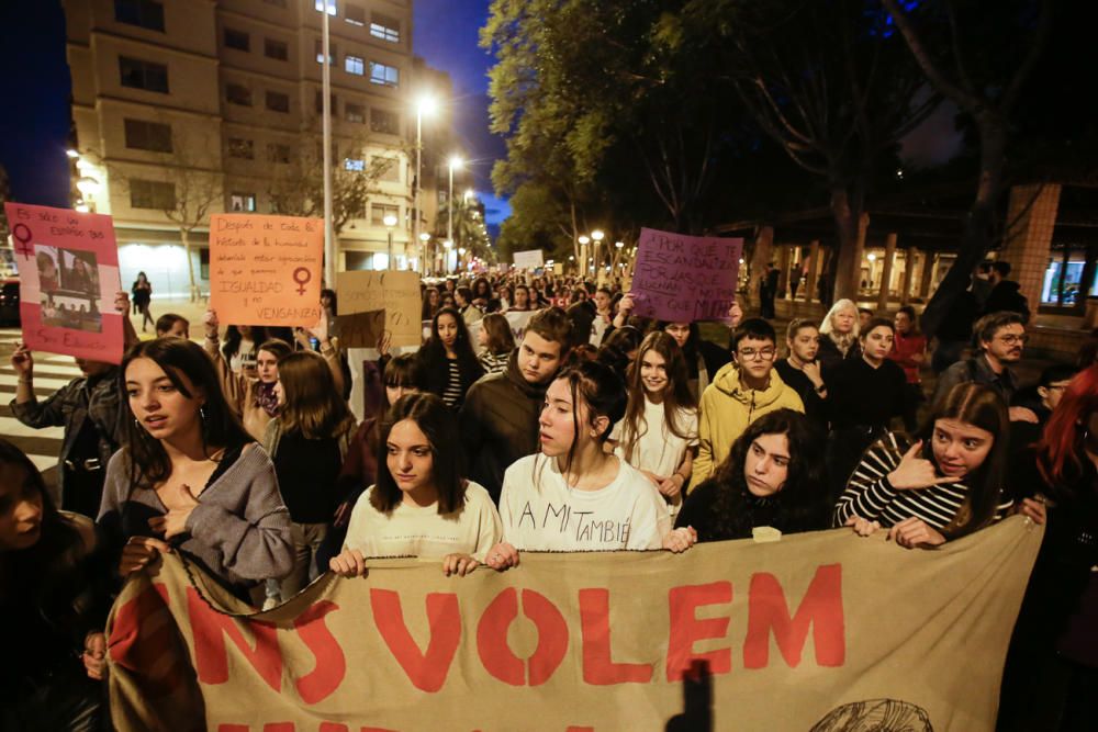 Manifestación nocturna en Elche por el 8-M