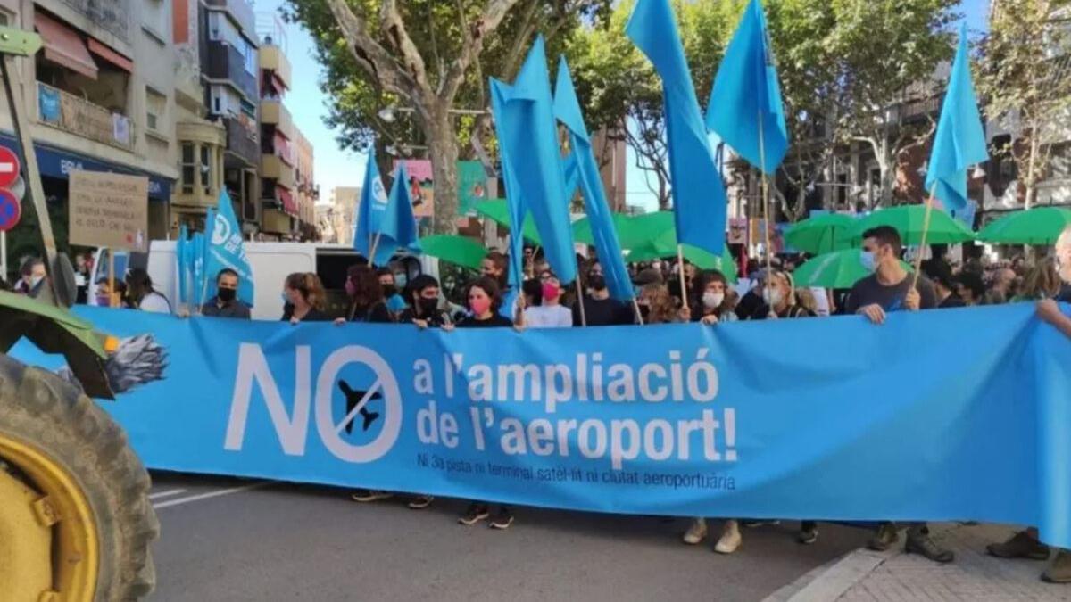 10.000 manifestantes en Barcelona contra la ampliación del aeropuerto