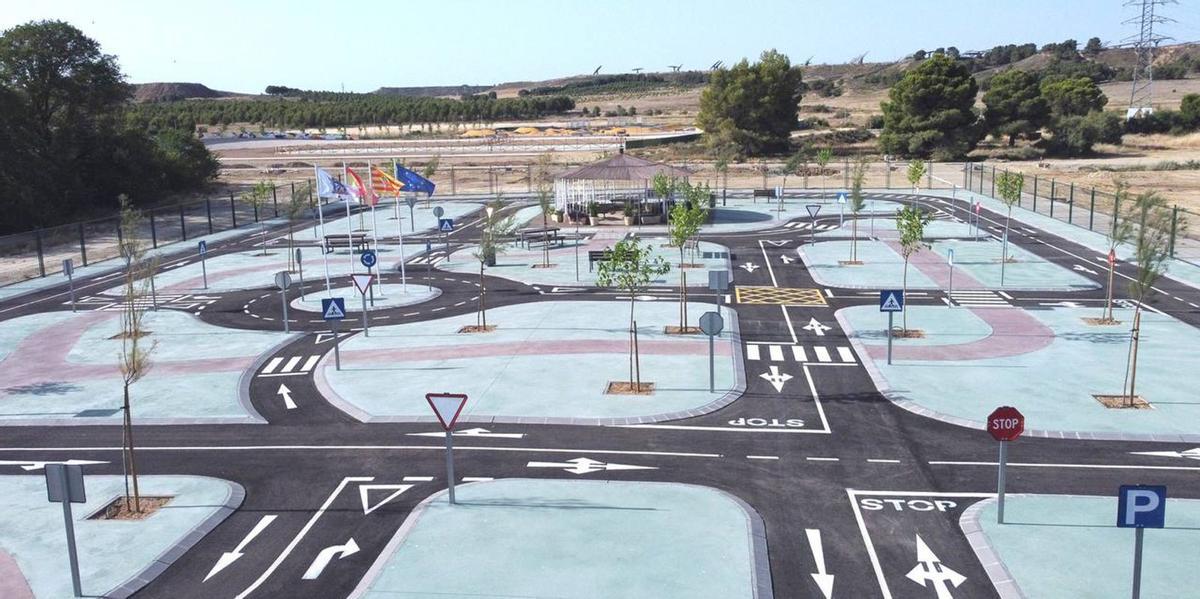 El circuito está diseñado y construido para facilitar el aprendizaje, de forma didáctica y entretenida, de las normas básicas de circulación.