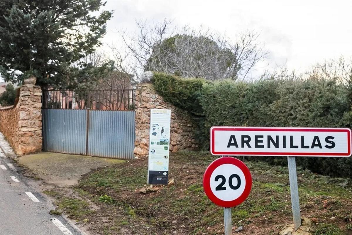 Cartel que anuncia la llegada al pequeño municipio soriano de Arenillas.