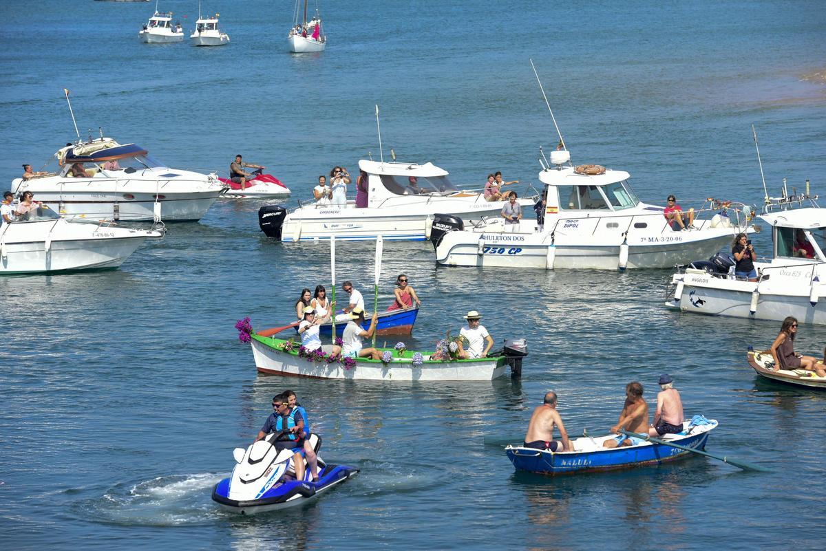 As Xubias muestra su fervor por la Virgen del Carmen en A Coruña