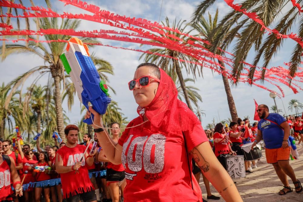 Palma celebra la batalla de agua entre Canamunt y Canavall