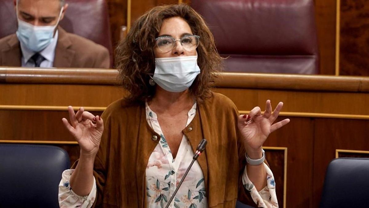 La ministra de hacienda, María Jesús Montero, en la sesión de control al Gobierno en el Congreso de los Diputados el pasado 23 de octubre.