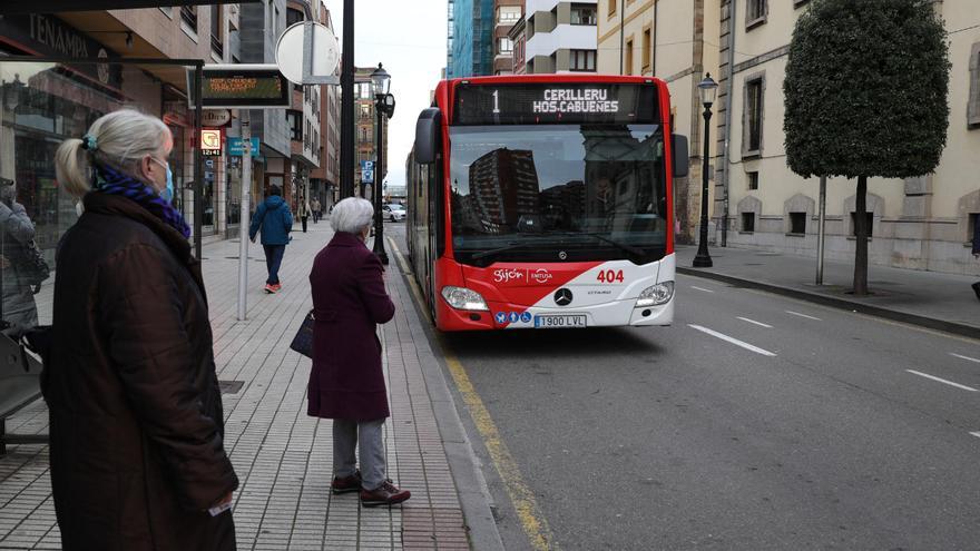 Una octogenaria de Gijón recupera 1.400 euros que había perdido en un autobús gracias al conductor