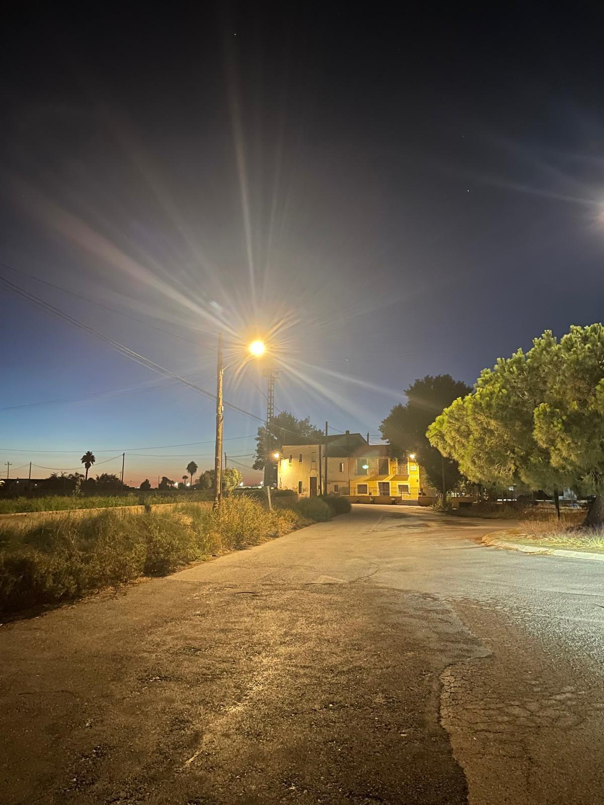 Nueva iluminación en el Camí de la Mar de Foios.