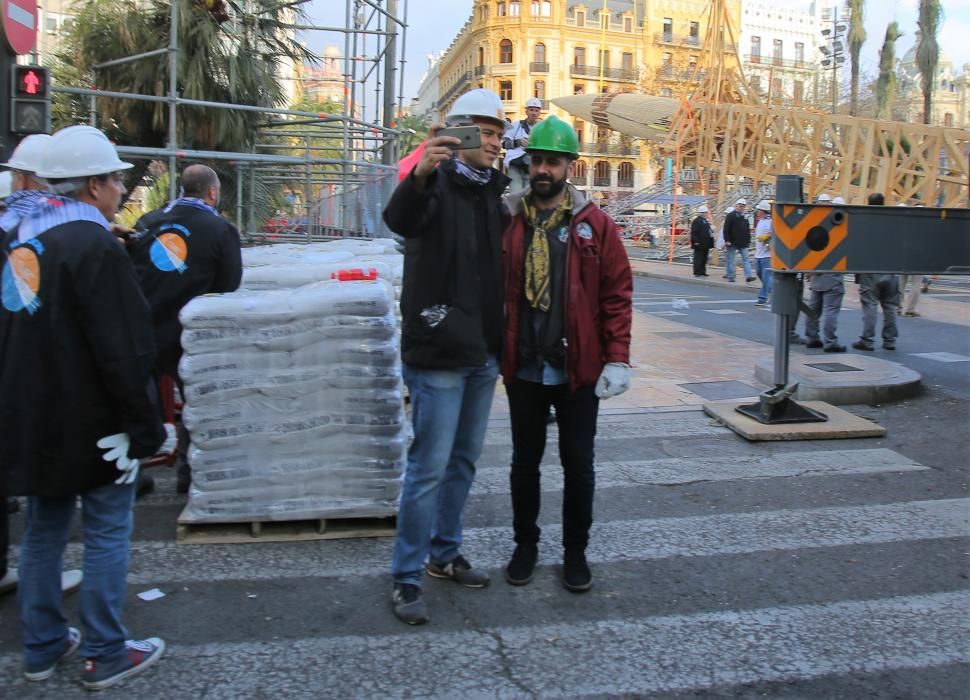 'Plantà' al tombe de la falla municipal