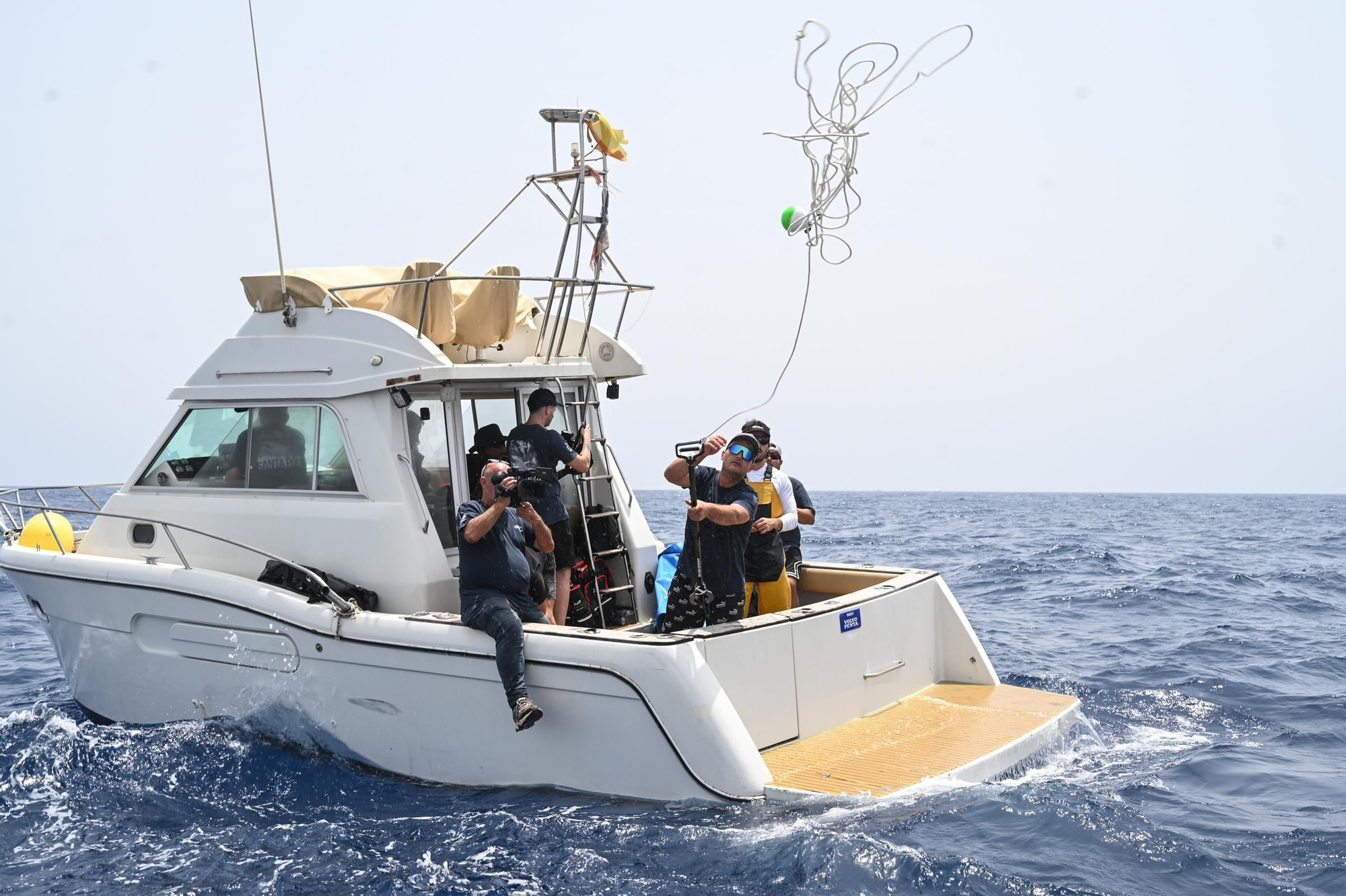 Un día a bordo del Artic pescando atunes rojos para marcarlos con GPS