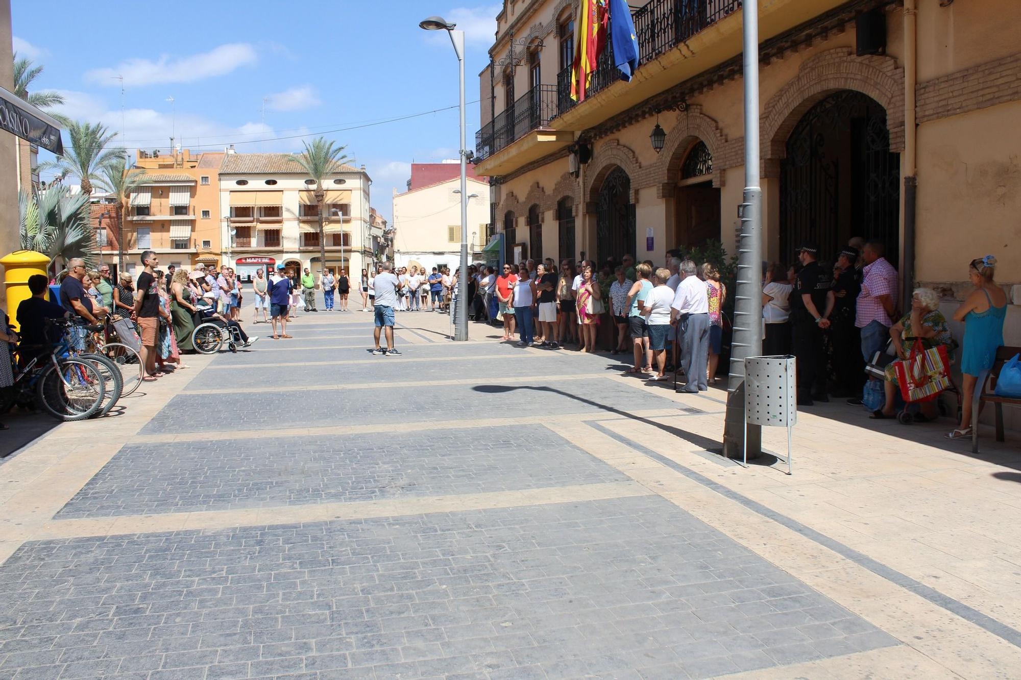 Minuto de silencio en Almàssera por la mujer embestida por un toro