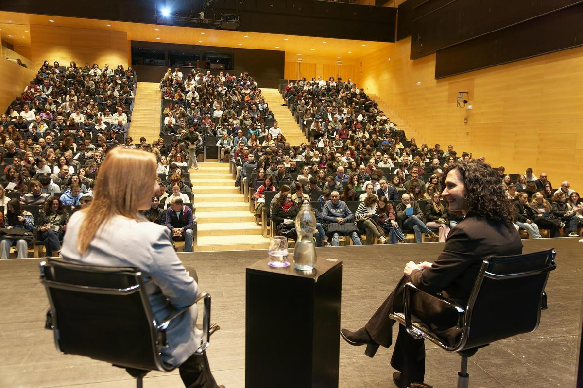 La Jornada de Portes Obertes «En família a l’UJI» mostra a 1.200 persones l’oferta formativa i les instal·lacions i serveis del campus La Jornada de Portes Obertes «En família a l’UJI» mostra a 1.200 persones l’oferta formativa i les instal·lacions i serveis del campus