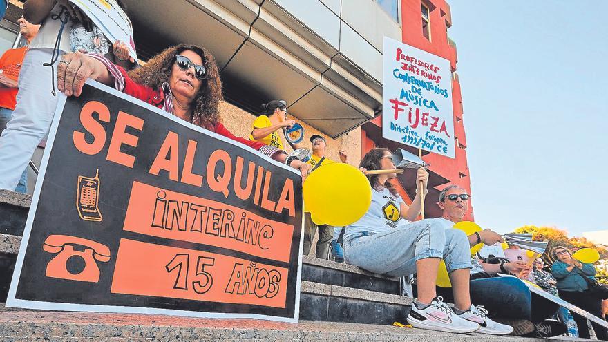 Canarias incumple el plazo y aún tiene en el ‘limbo’ a un millar de interinos