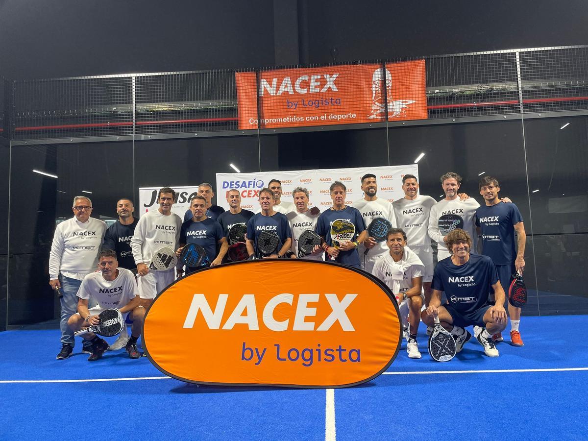 Foto de familia de los participantes en el Desafío Nacex previo al clásico.