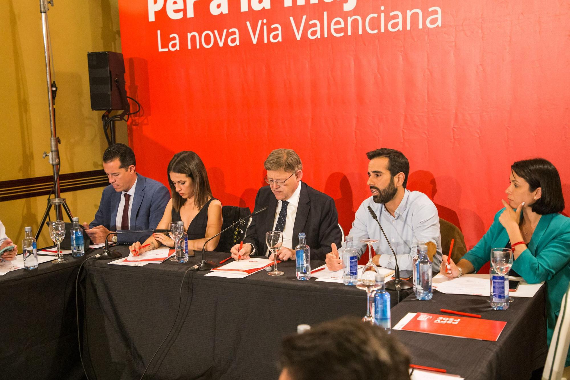 La ejecutiva nacional del PSPV-PSOE se traslada a Orihuela para respaldar a los regantes