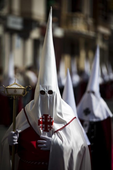 Vecinos y visitantes de Benetússer asisten a la representación del Calvario de Jesucristo.