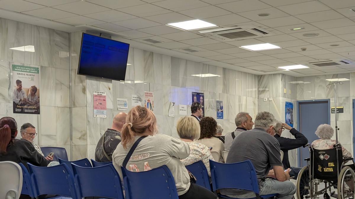 Sala de espera en un hospital público valenciano, en una imagen de archivo.