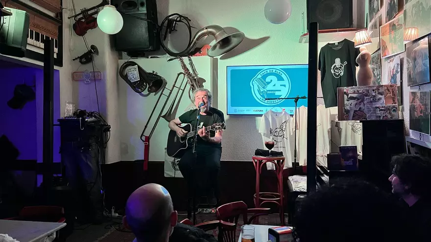 Concierto de Daniel Higiénico en el Café de Alba de Murcia