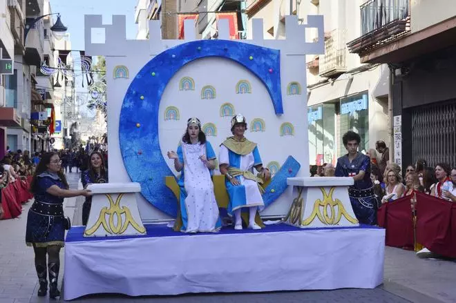Un espectacular desfile infantil recorre las calles de Elda