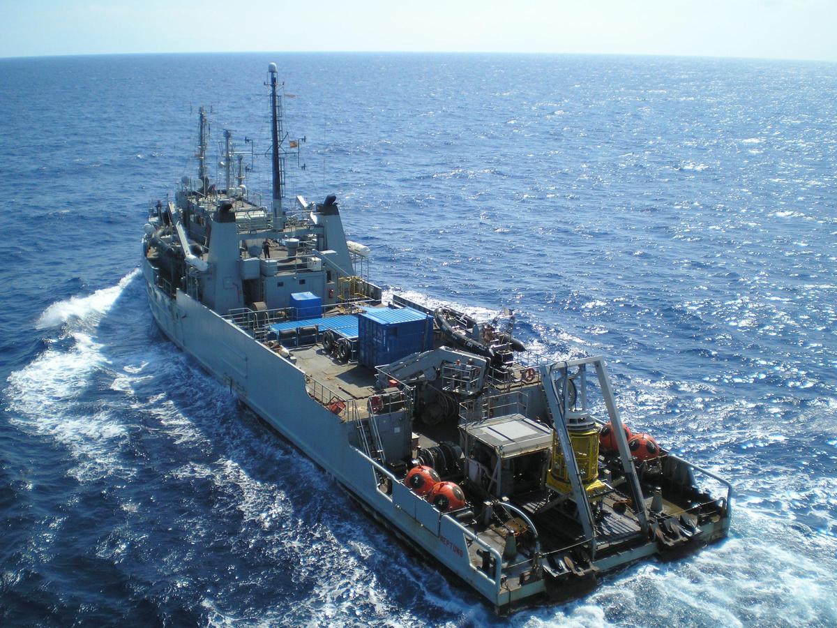 El buque Neptuno, que utilizan ahora los buceadores de la Armada