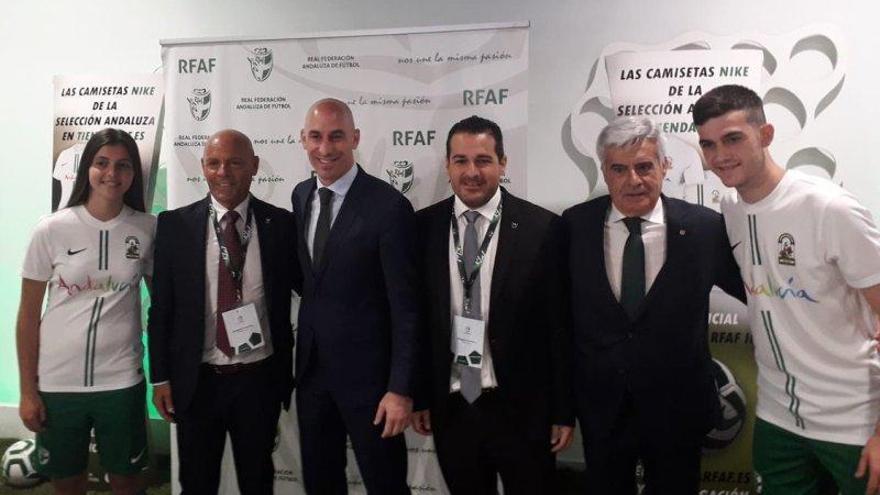 El pozoalbense Pablo Lozano ya ejerce como presidente del fútbol andaluz