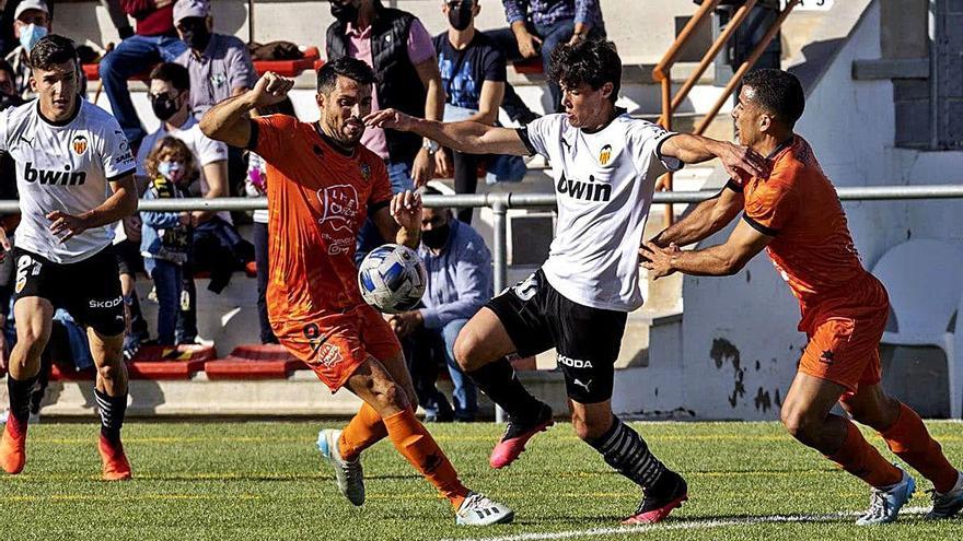 Comença la Lliga de Segona B i Tercera amb públic limitat