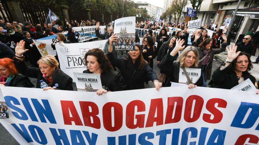 Centenares de abogados del turno de oficio piden en la calle “condiciones dignas”