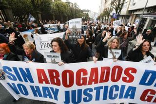 Centenares de abogados del turno de oficio piden en la calle “condiciones dignas”