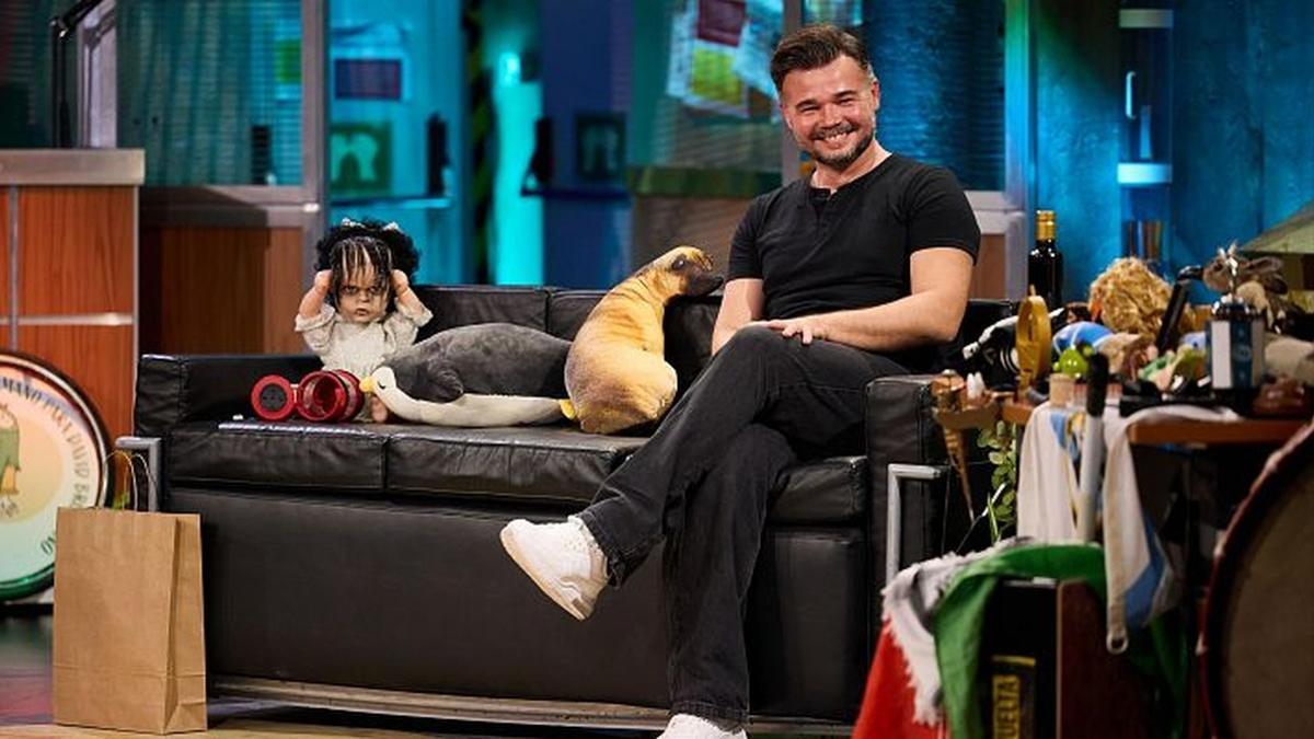 Gabriel Rufián en su visita a 'La revuelta' con David Broncano.