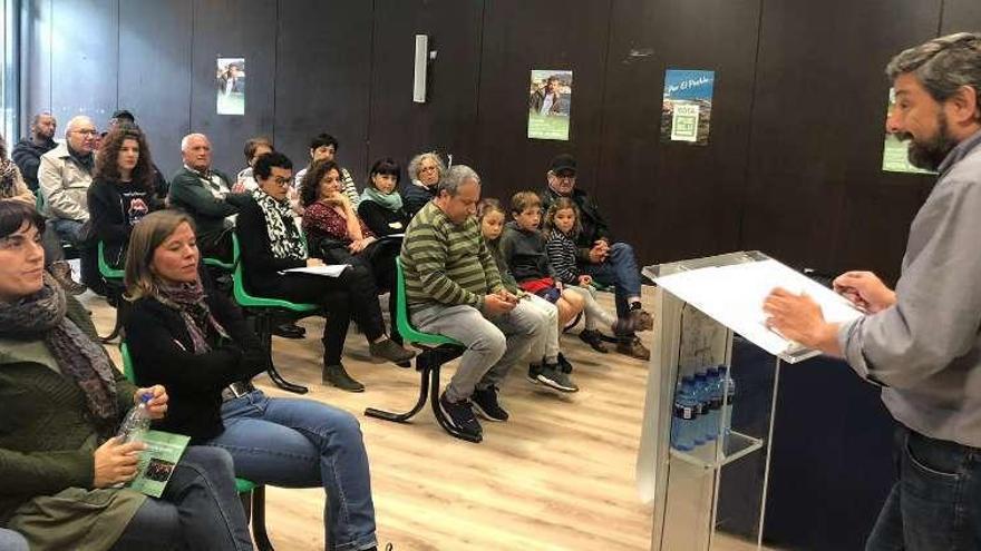 Ricardo Cangas, ayer, durante la presentación del programa en Ribadesella.