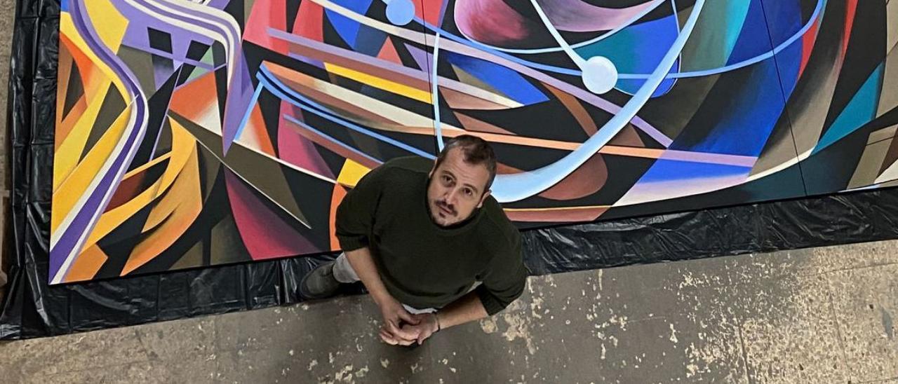 Javier Parra finaliza el mural que Renau dejó sin acabar por un boicot en la RDA | J.P.