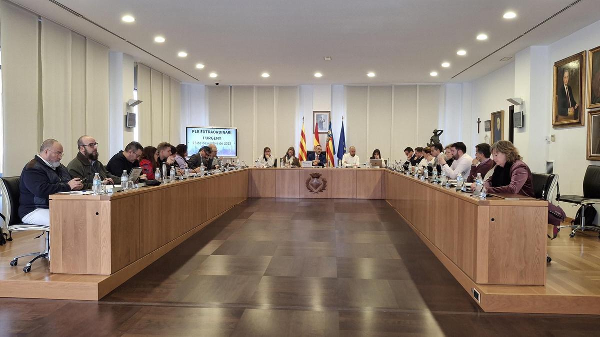 El Pleno del Ayuntamiento de Vila-real, en una sesión plenaria extraordinaria y urgente, ha aprobado este martes la ordenanza reguladora de la tasa de residuos.