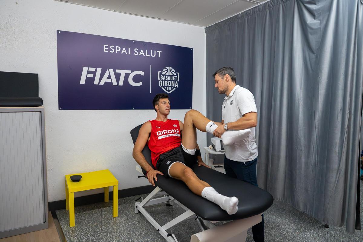 Maxi Fjellerup, passant una revisió mèdica.