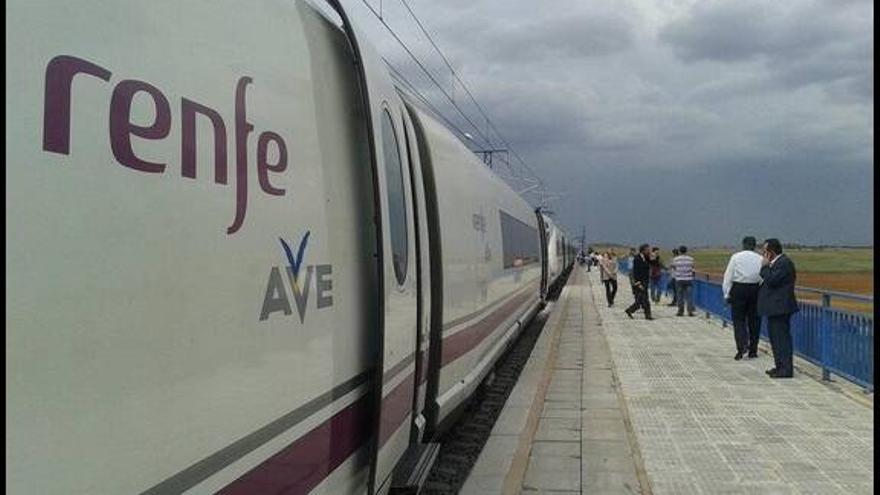 Una avería en un AVE causa retrasos en más de una decena de trenes